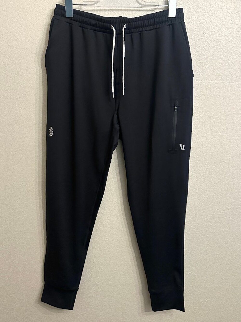 Vuori Sunday Performance Jogger Chileno Bay Logo EUC Black Size M